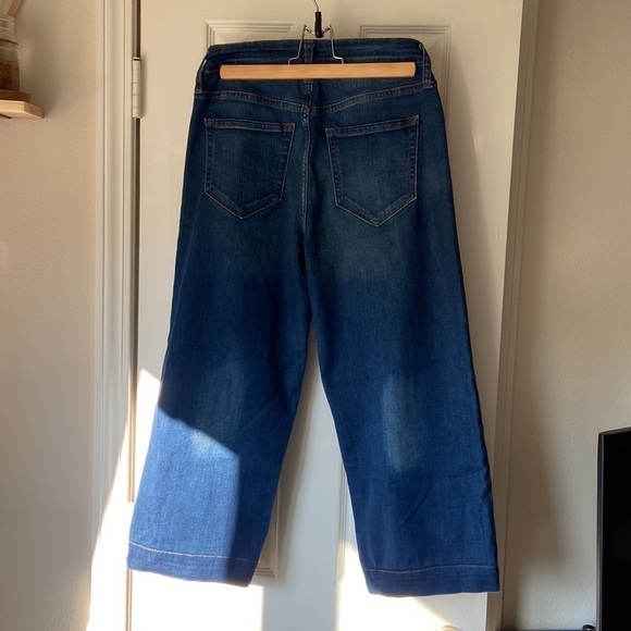 Old Navy Capri Jeans - 6 Regular - Picture 3 of 3